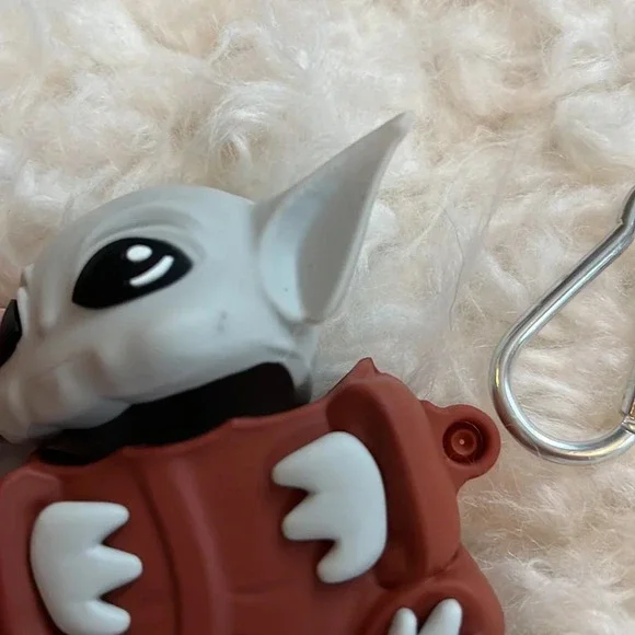 Yoda 1st/2nd Gen AirPods Case - Picture 2 of 4